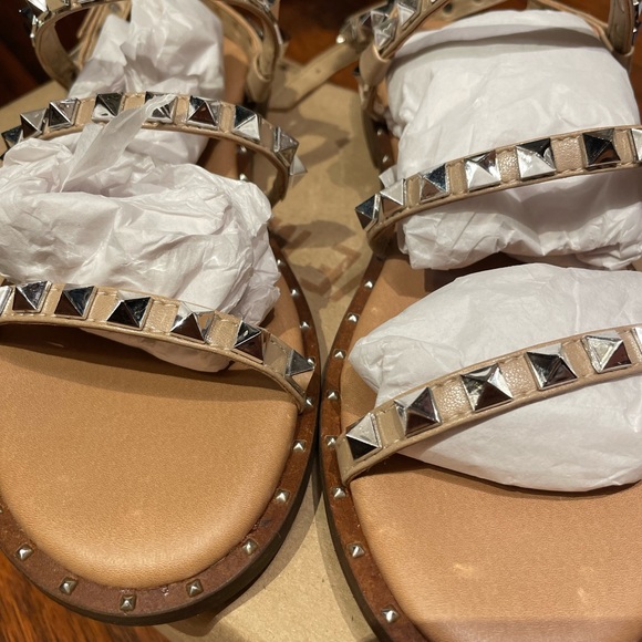 Steve Madden Sandals. - Picture 3 of 8